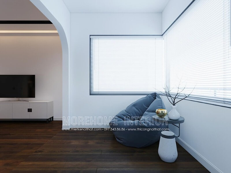 Sàn gỗ óc chó kết hợp cùng tường trắng đơn sắc giúp phòng ngủ trở nên rộng hơn, thông thoáng hơn. Thiết kế nội thất nhà phố