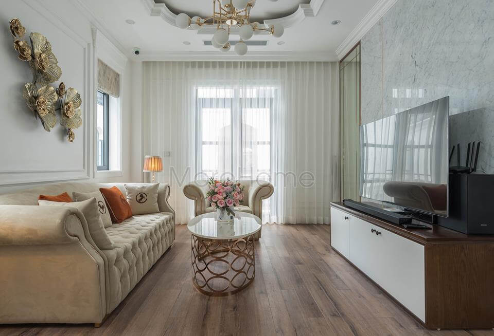 Sự khác biệt giữa các bức tường phòng khách đem tới nét đa dạng, đầy thu hút từ mỗi không gian khi ta bước vào nhà Thi công phòng đẹp, hiện đại và sang trọng