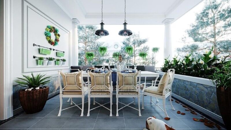 Sắp xếp không gian ăn uống ngoài trời đẹp mắt với hệ thống cây xanh tươi mát cùng bộ bàn ghế ăn êm ái. Thiết kế nội thất nhà phố